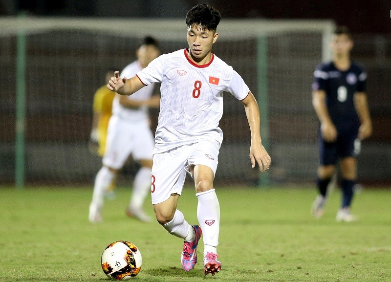 Cầu thủ tiền vệ: Huỳnh Công Đến